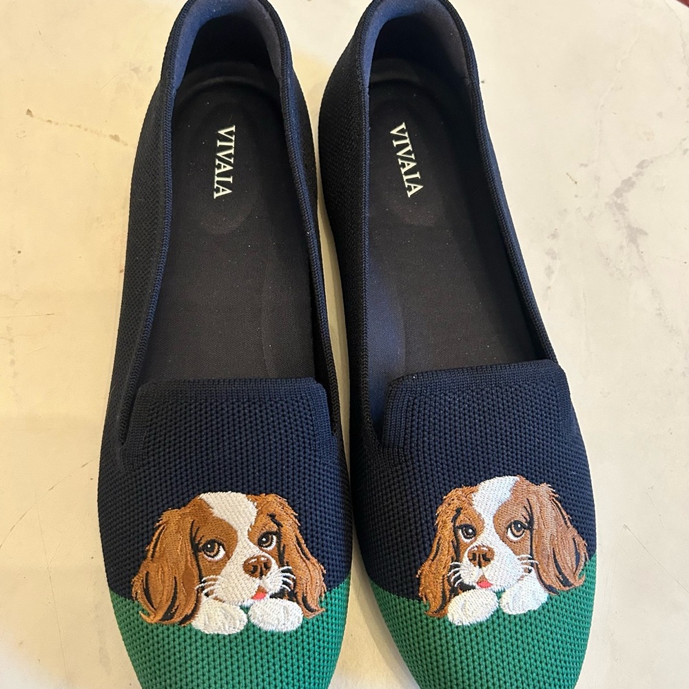 VIVAIA Women's Navy and Green Flats with Dog Embroidery